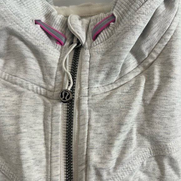 Lululemon Hoodie w/ thumb holes, zip pockets, back detail - Picture 6 of 9